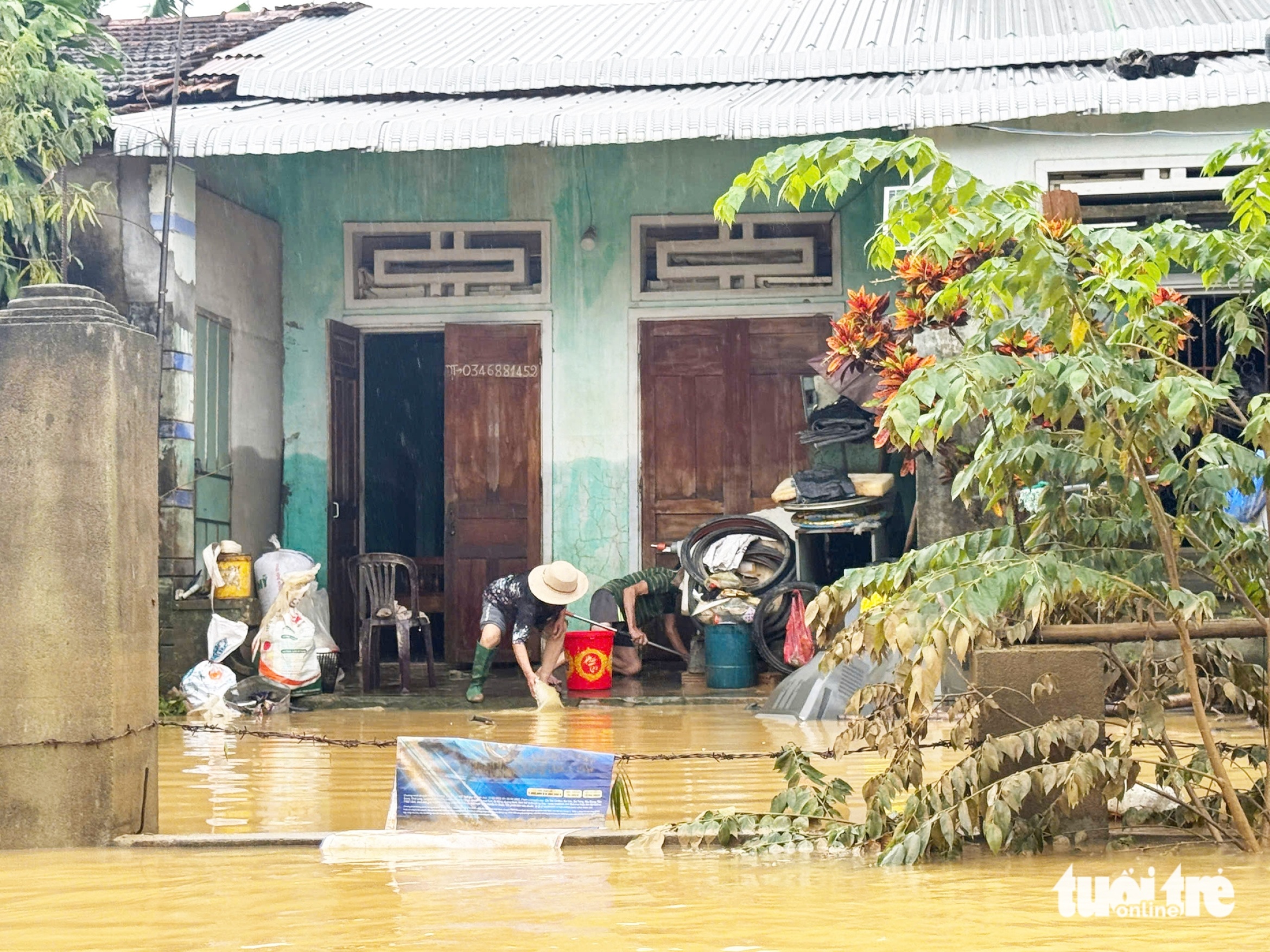 洪水中心的恐怖之夜和四天三次水位涨落